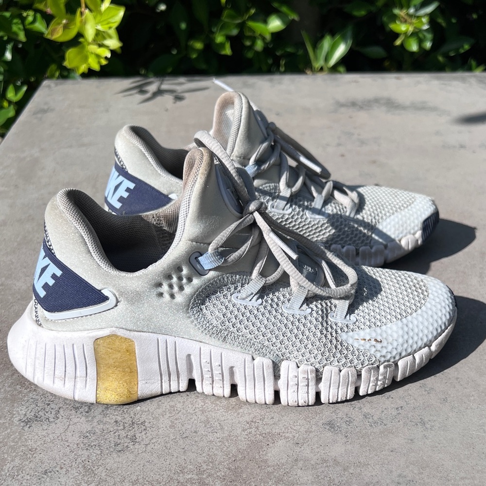 NIKE FREE METCON 4 Sneakers Training Crossfit. Womens Size 7.5, light grey